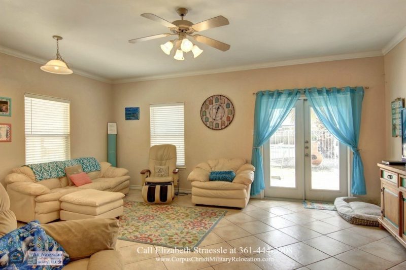 Waterfront Condos for Sale in Corpus Christi TX - Relax in the bright and cheerful ambiance of this Corpus Christi waterfront condo for sale. 