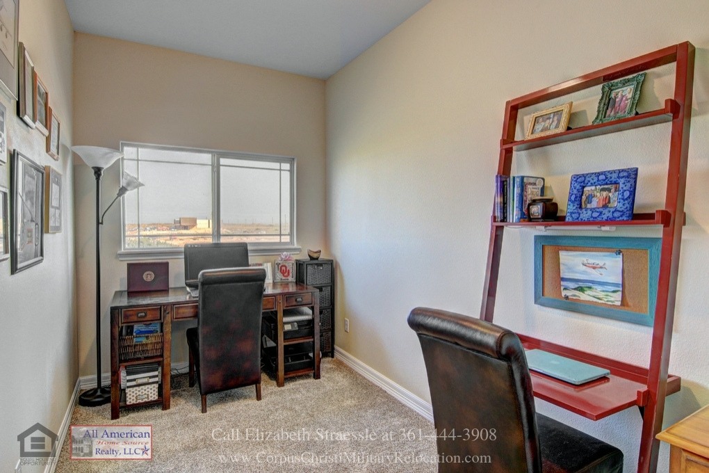 Padre Island Corpus Christi TX Homes - The good-sized home office of this Corpus Christi home is perfect for your needs.
