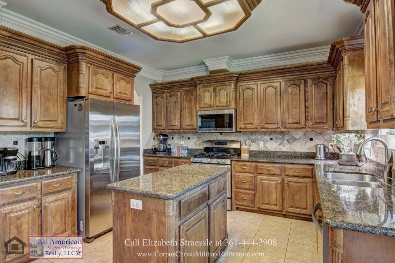 Corpus Christi TX  Homes for Sale - The chef’s kitchen of this home for sale in Corpus Christi is designed to impress!