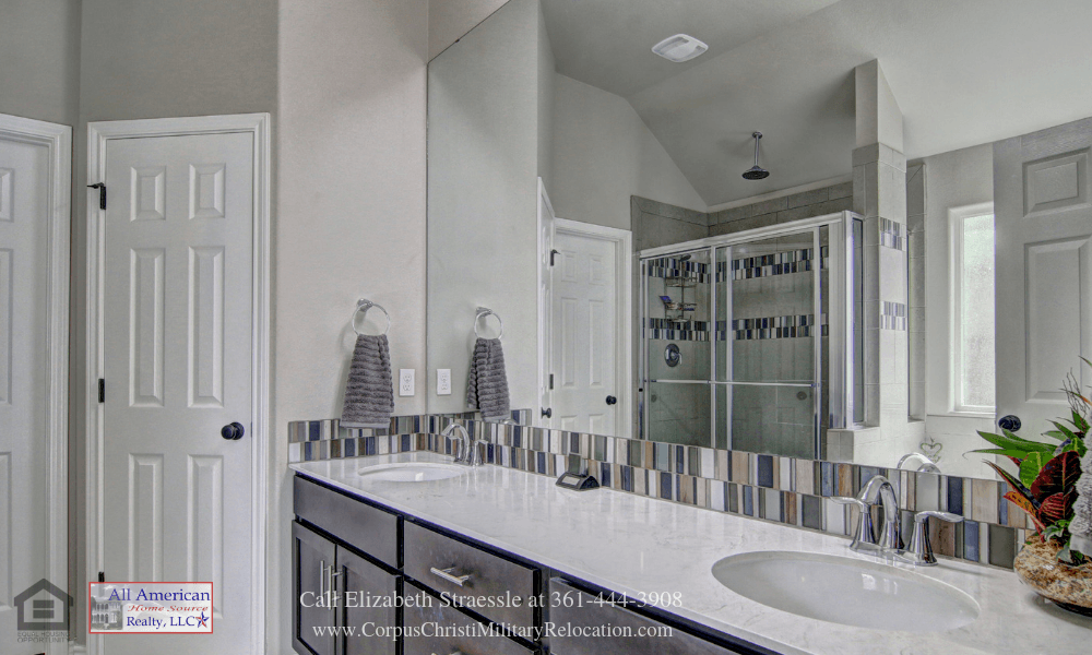 Rancho Vista Corpus Christi TX Homes for Sale - You'll surely appreciate the elegance of the ensuite of this Corpus Christi home. 