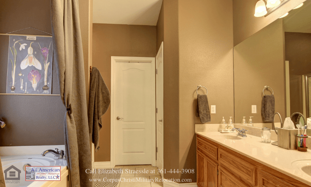 Real Estate Properties for Sale in Corpus Christi TX - Look forward to relaxing warm soaks that will ease your stress in the large master bathroom of this home for sale in Corpus Christi. 