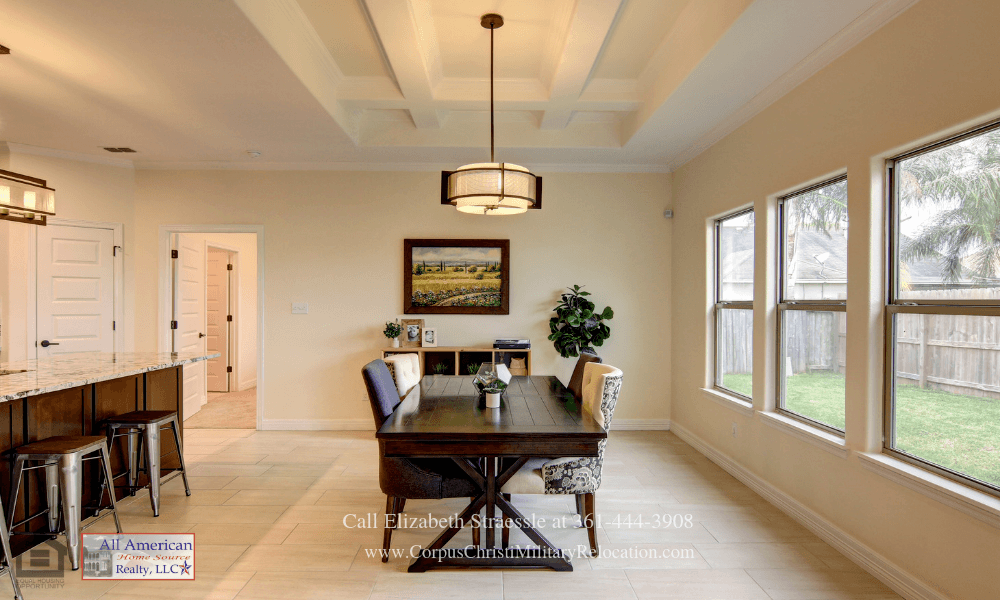 Corpus Christi TX Real Estate Properties for Sale - The bright and airy dining area of this Corpus Christi home is perfect for both casual and formal dining. 