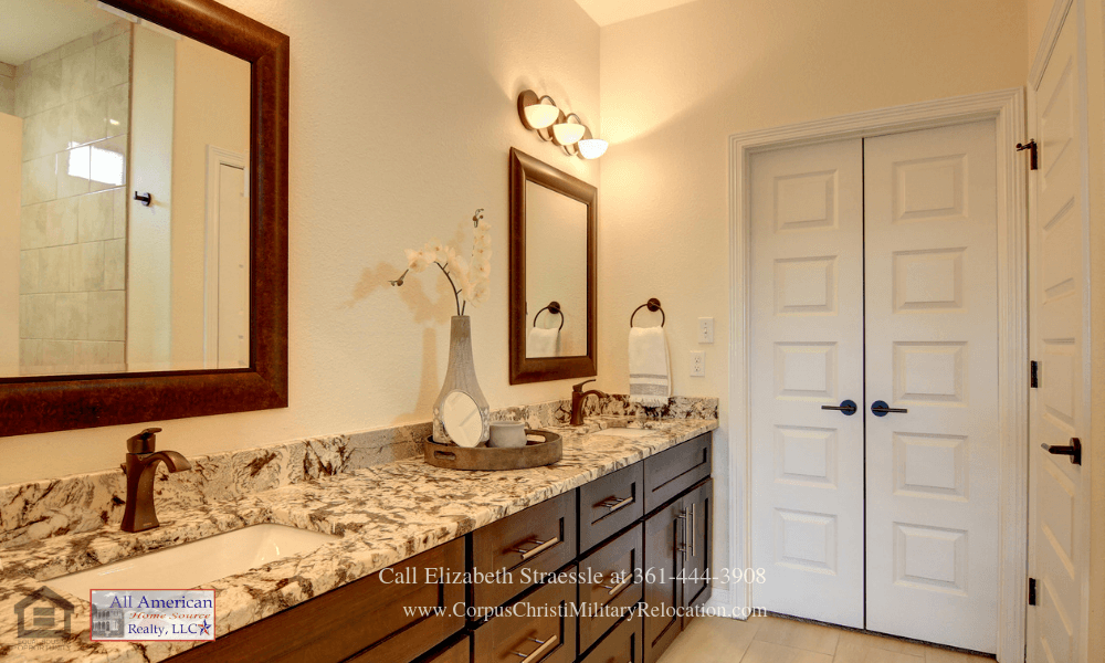 Corpus Christi TX Homes - Elevate your pampering time in the master bathroom of this Corpus Christi home for sale. 
